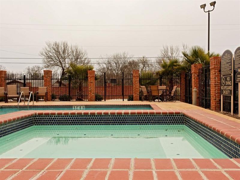 Holiday Inn Express & Suites San Antonio South Exteriör bild