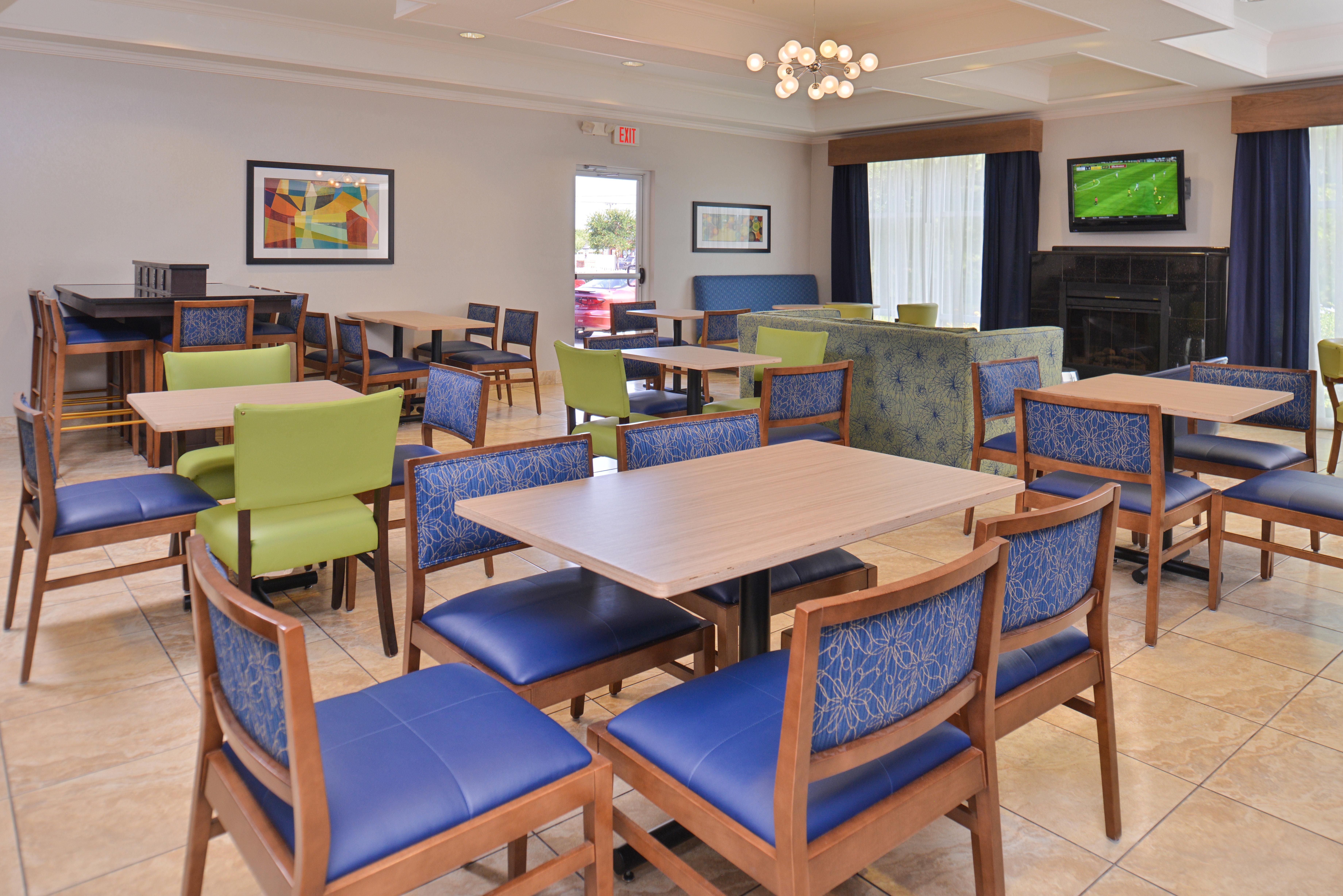 Holiday Inn Express & Suites San Antonio South Exteriör bild