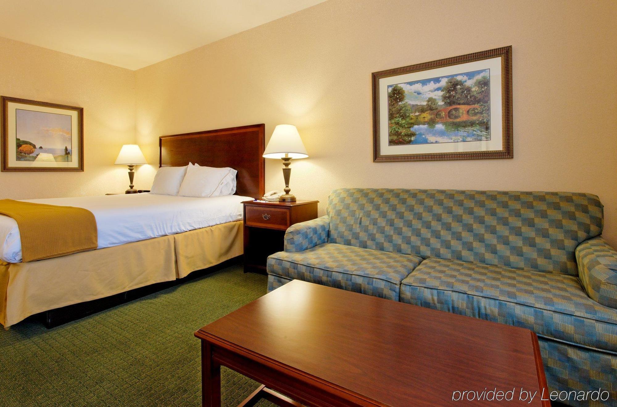 Holiday Inn Express & Suites San Antonio South Exteriör bild