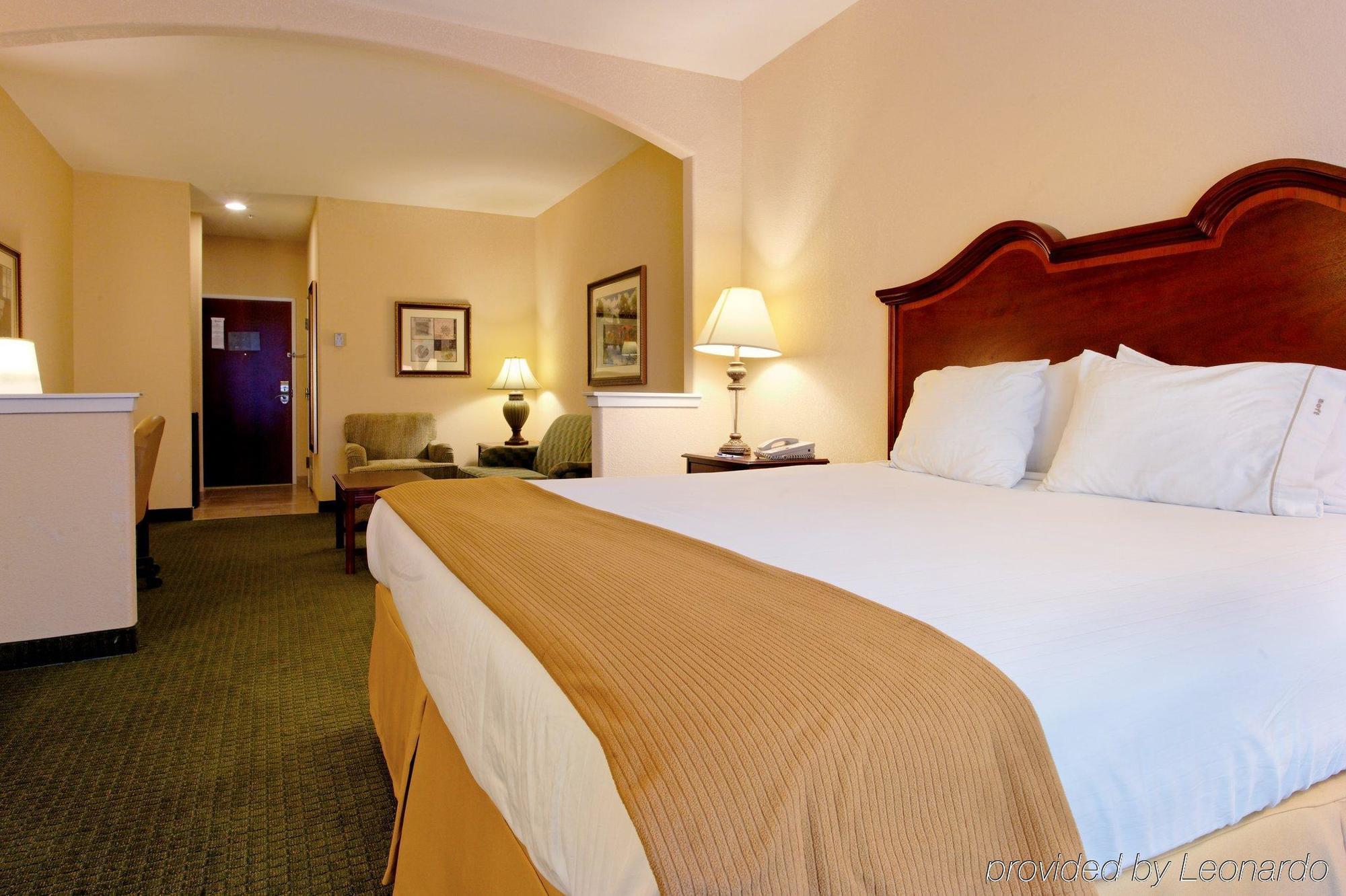 Holiday Inn Express & Suites San Antonio South Exteriör bild