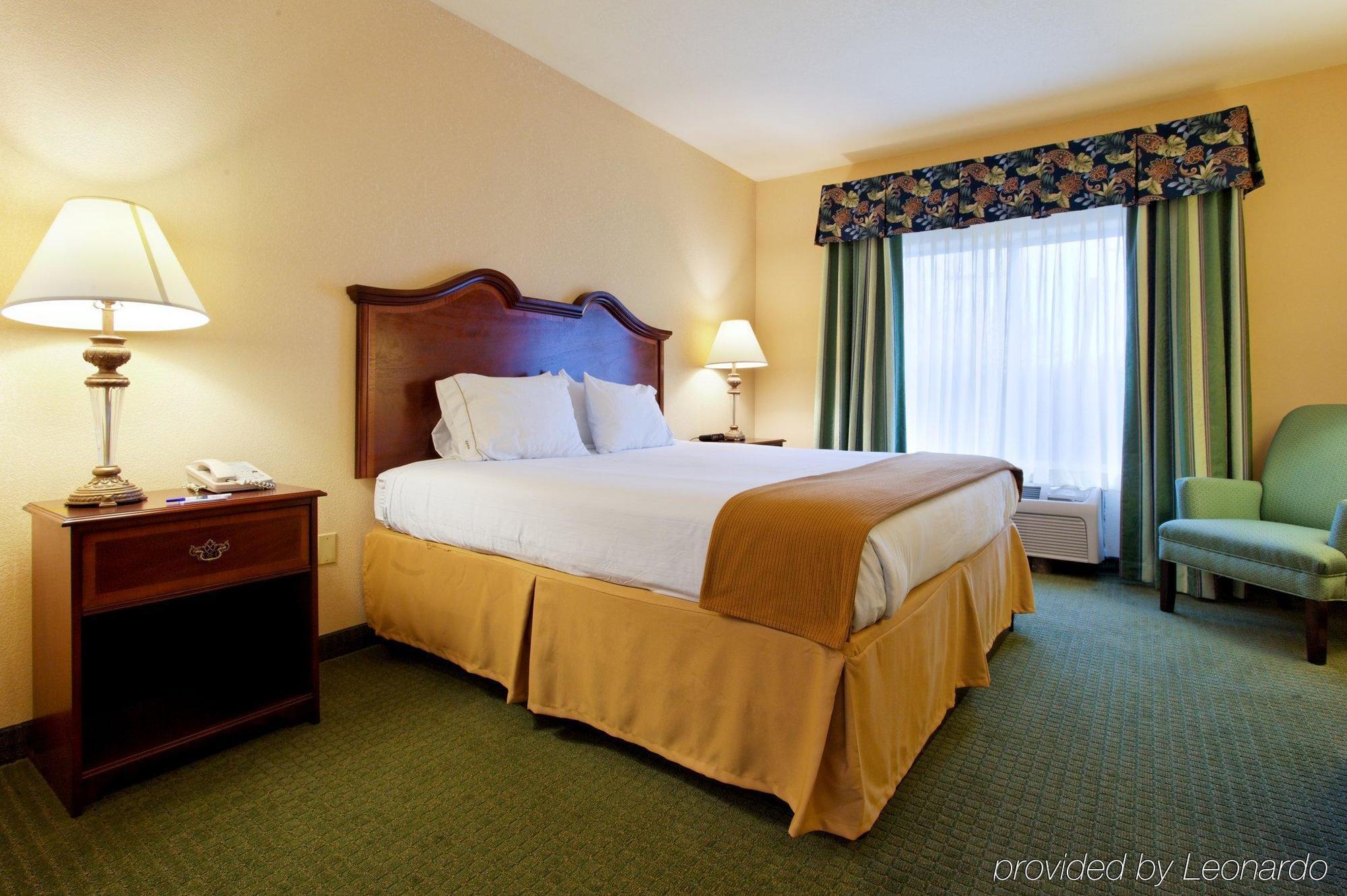 Holiday Inn Express & Suites San Antonio South Exteriör bild