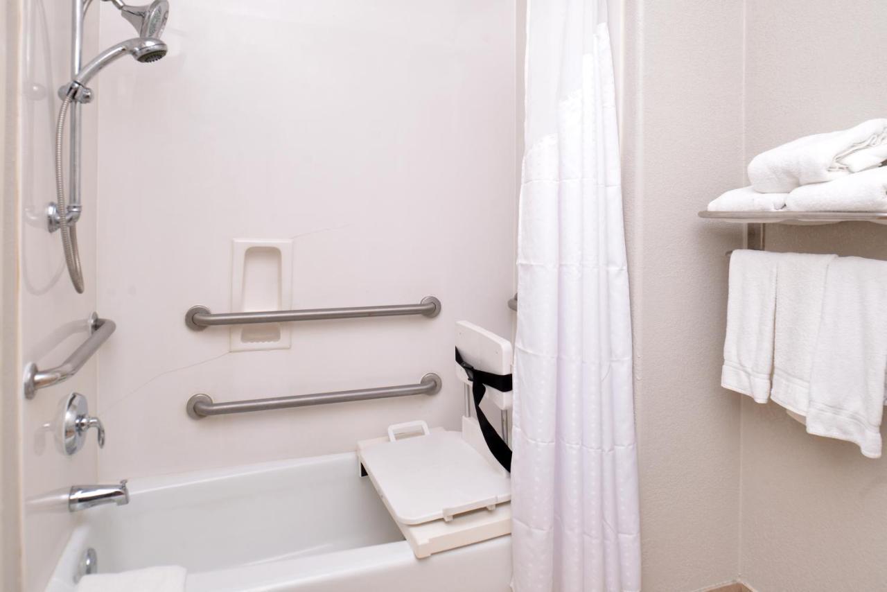 Holiday Inn Express & Suites San Antonio South Exteriör bild